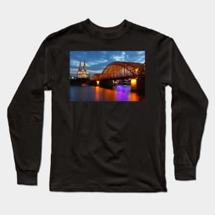 Cologne Cathedral, Dom, Hohenzollern Bridge, dusk, Cologne, Germany Long Sleeve T-Shirt